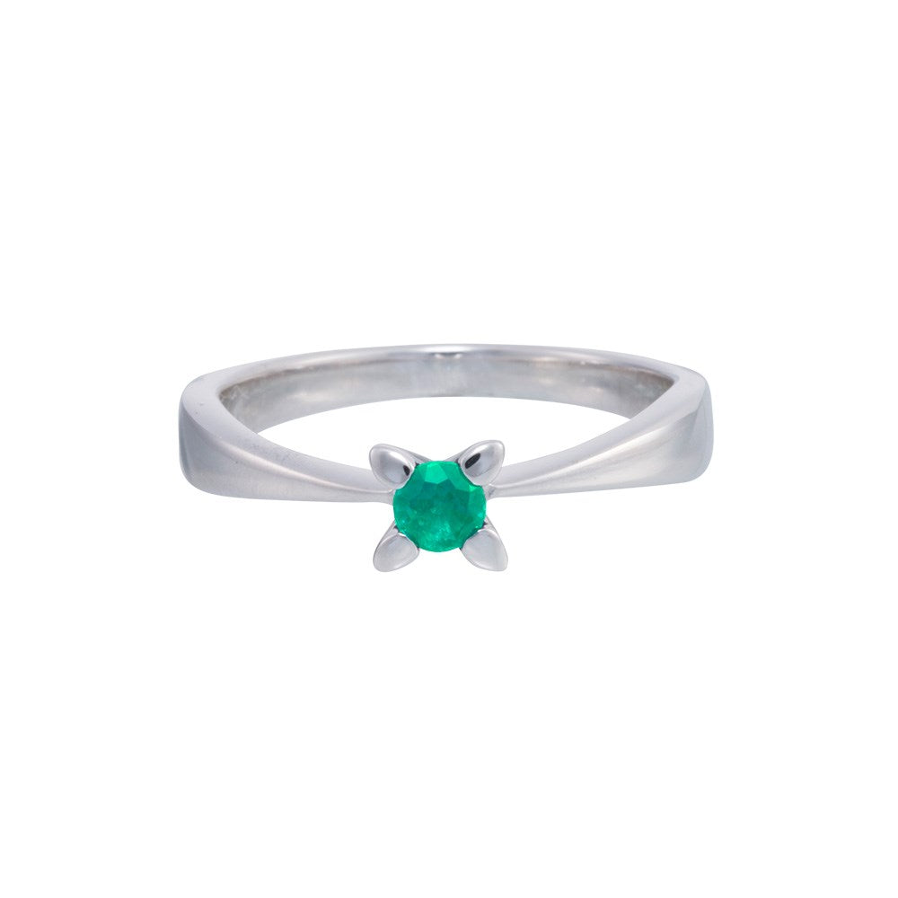 14ct. whitegold ring w/emerald 3,5mm