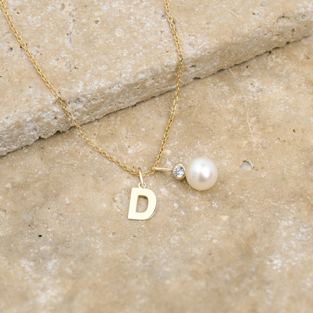 14 kt. gold pendant letter