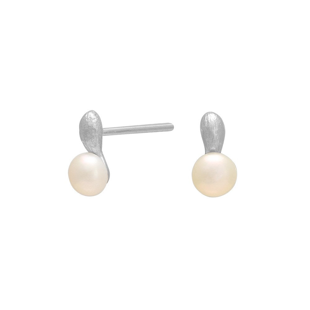 Rhod. silver earrings w/freshwater pearl