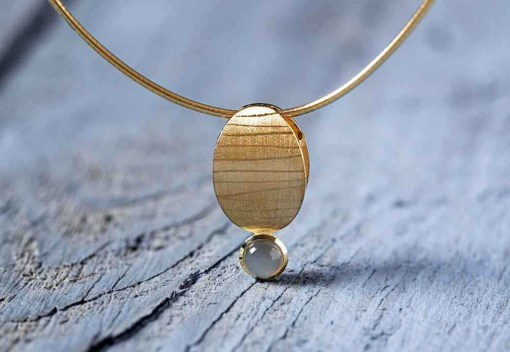 750/- pendant satin/brushed, grey moonstone 0,55ct