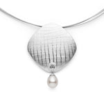 925/- pendant, rho. satin/brushed, pearl 3,40ct