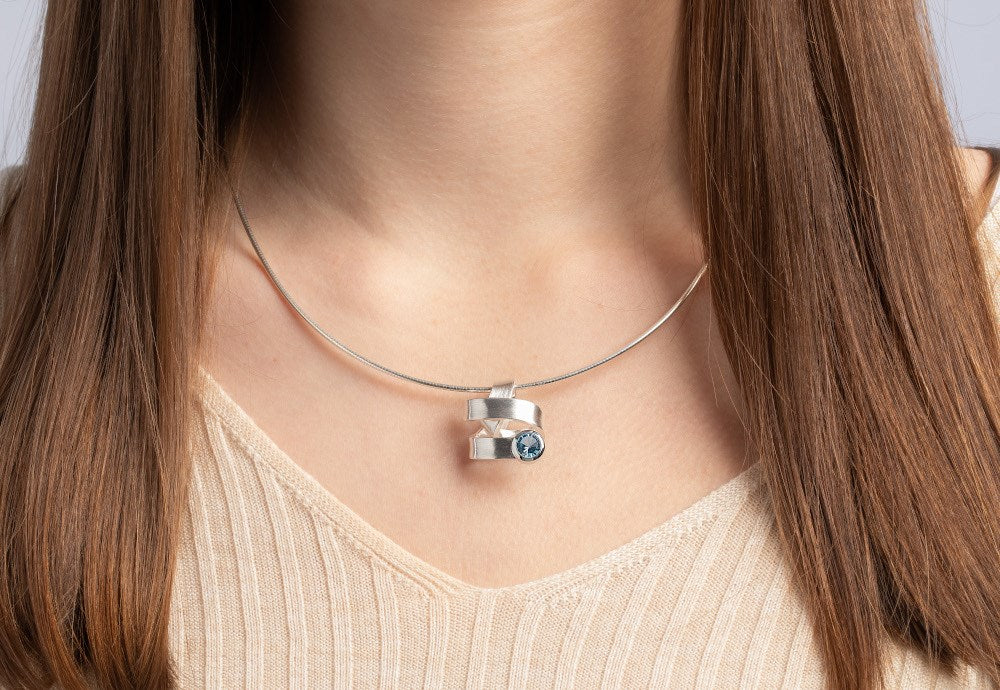 925/- Vedhæng mat, blå topas 0,82ct