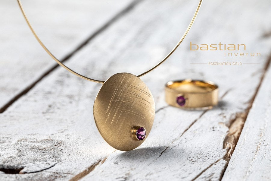 750/- Vedhæng mat/børstet, rhodolit 0,35ct