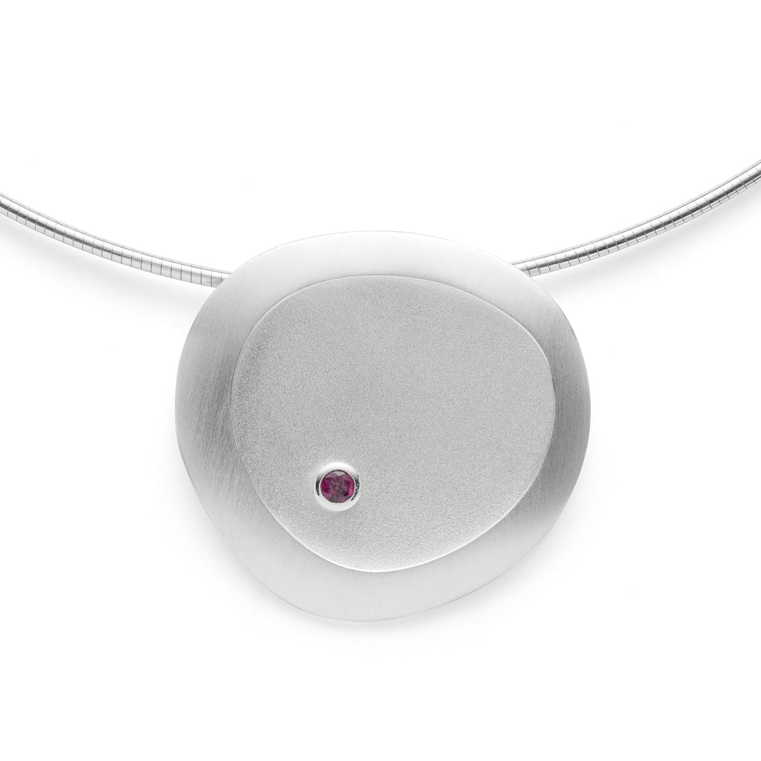 925/- Vedhæng mat/sandblæst, rhodolit 0,19ct