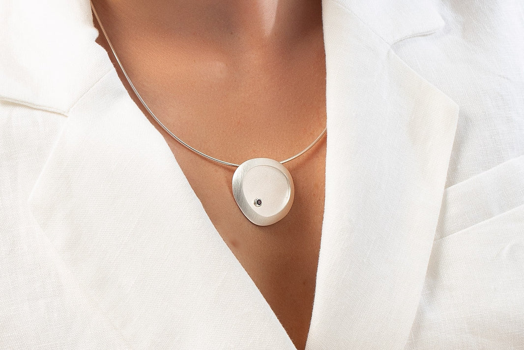 925/- Vedhæng mat/sandblæst, rhodolit 0,19ct