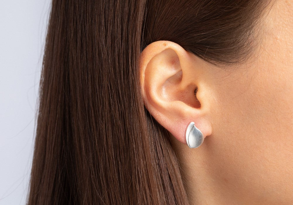 925/- earstud satin