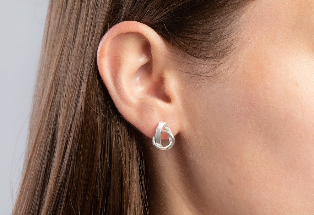 925/- earstud satin