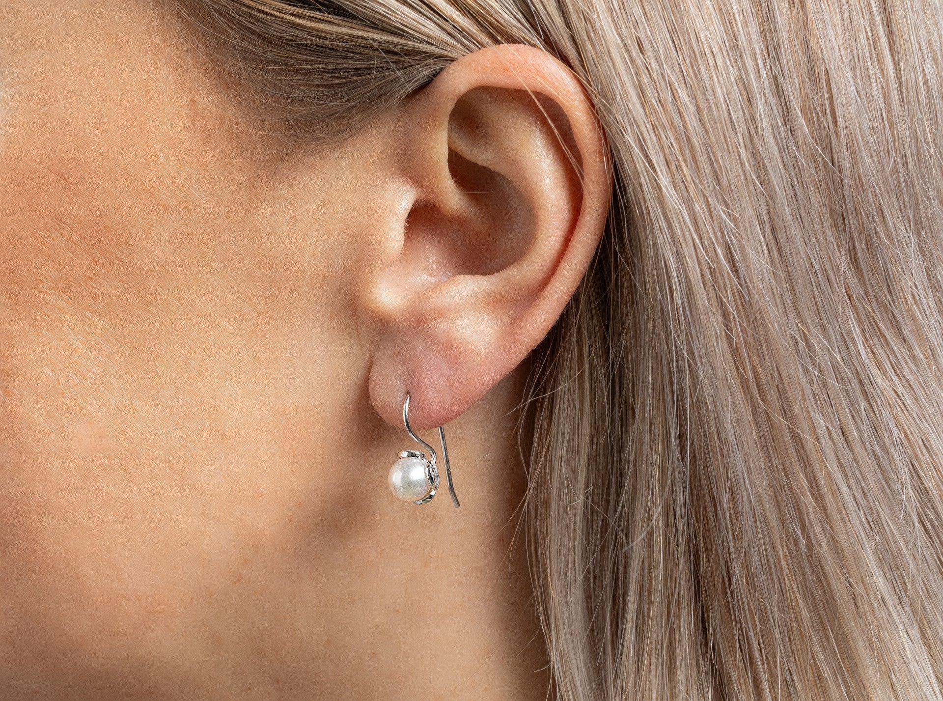 925/- earrings, rho. satin, pearls 5,10ct