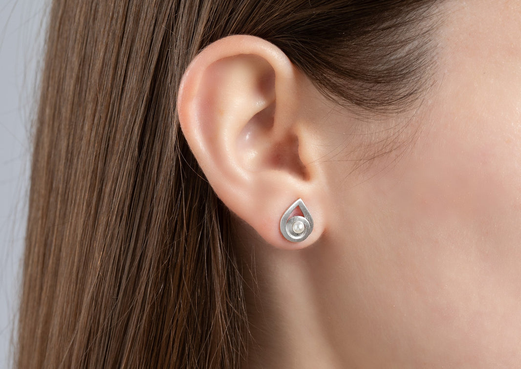 925/- earstud, rho. matt, pearls 0,57ct