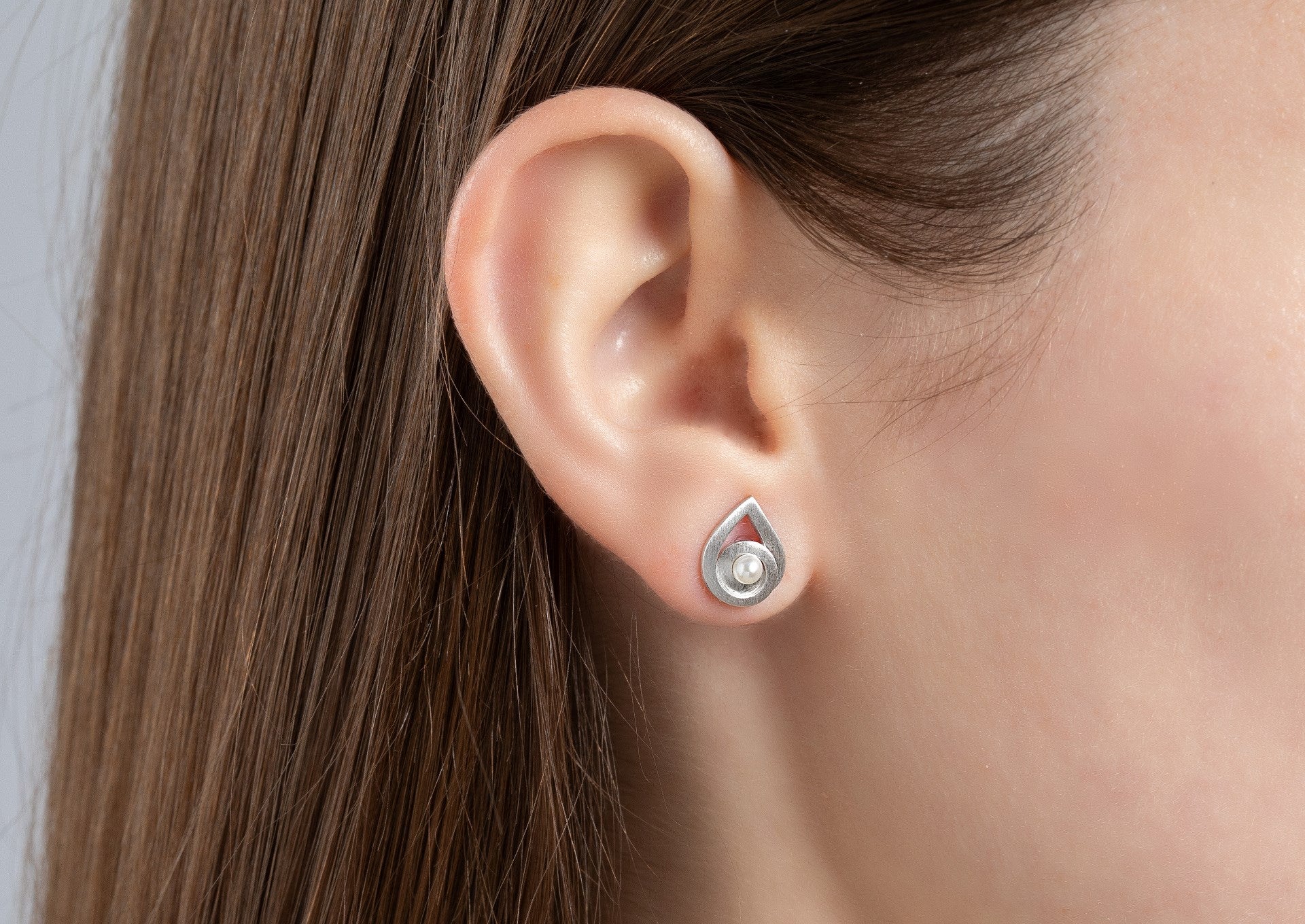 925/- earstud, rho. matt, pearls 0,57ct