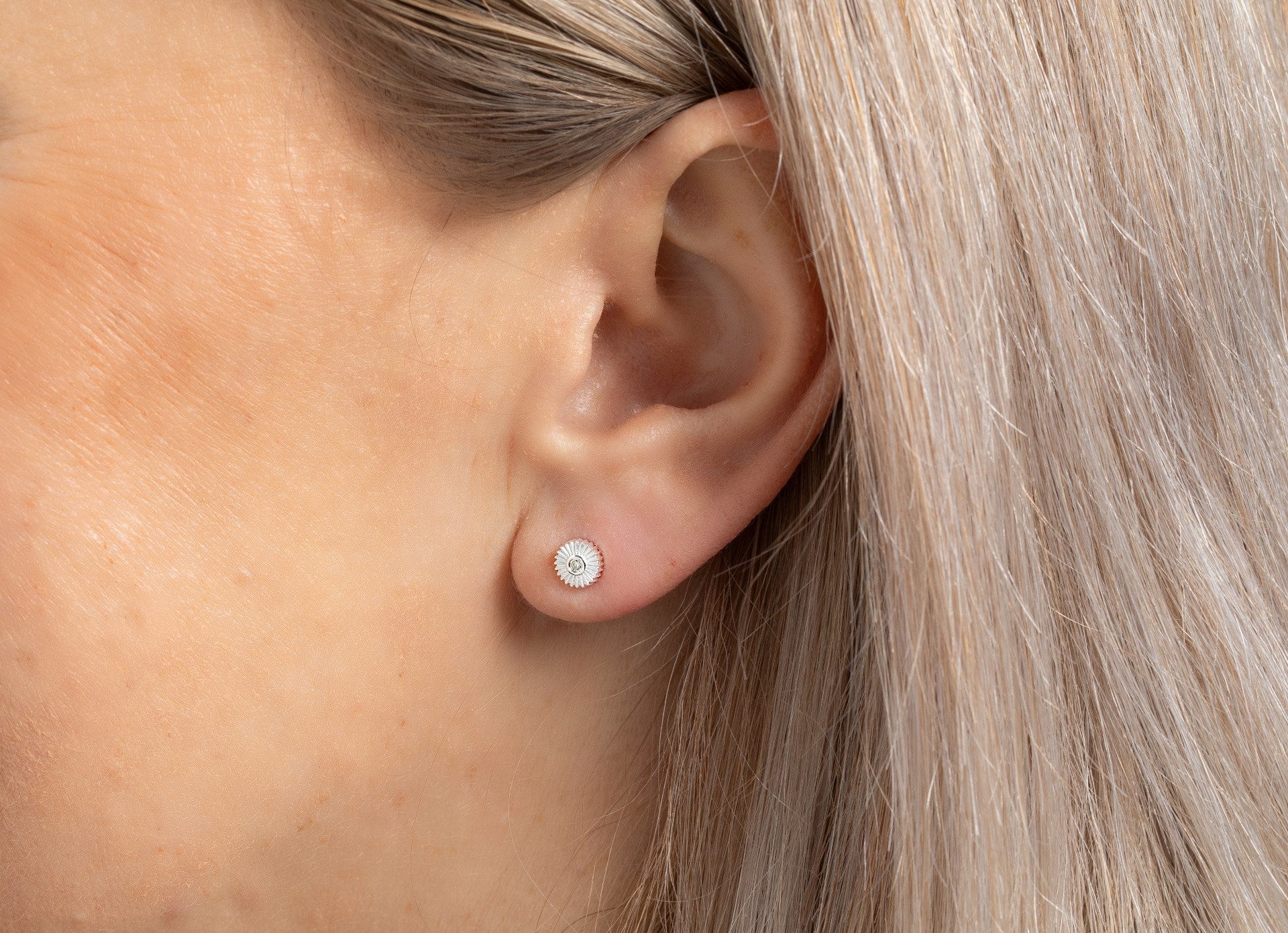 925/- earstud satin, dia. 0,02ct W-SI