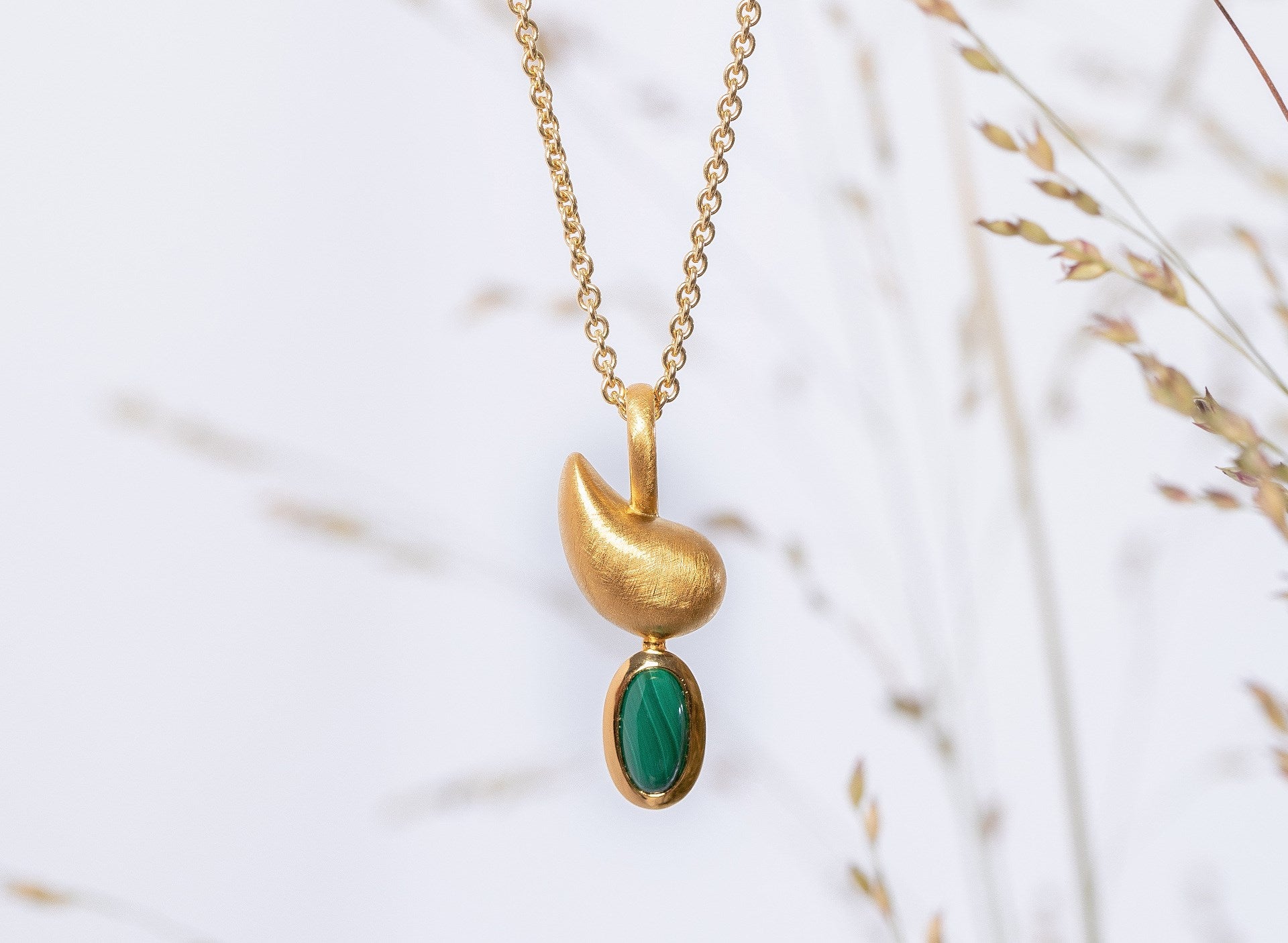 925/- pendant, gp scratch/pol., malachite 0,92ct