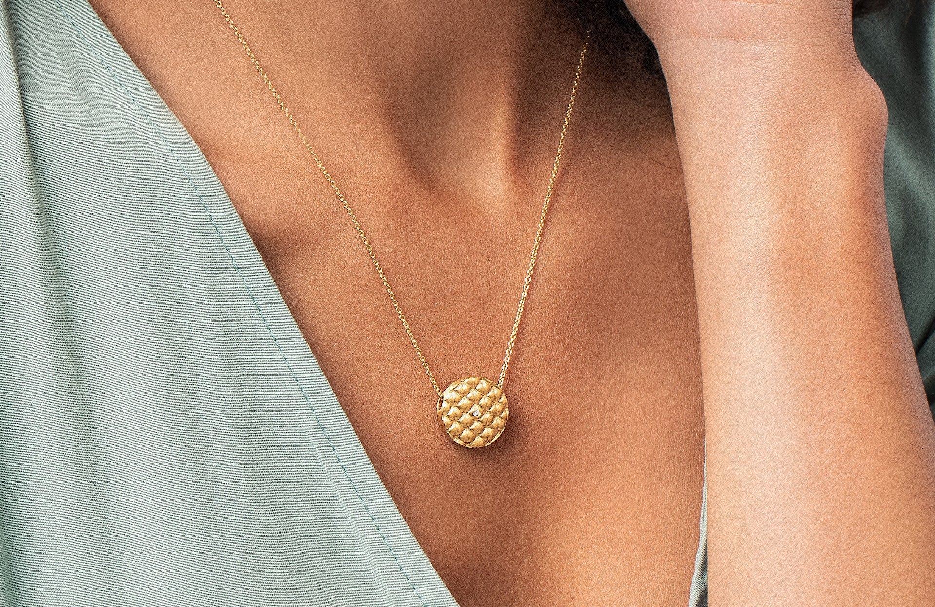 925/- pendant incl. chain, gp matt/pol., topaz