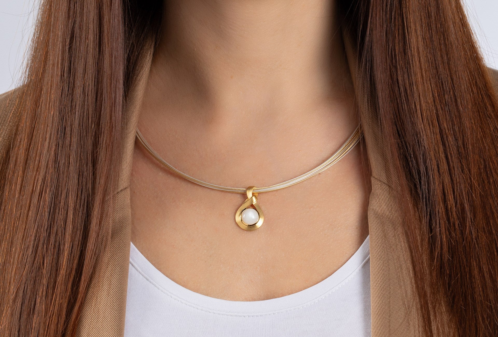 925/- pendant, gp satin, white moonstone 2,61ct