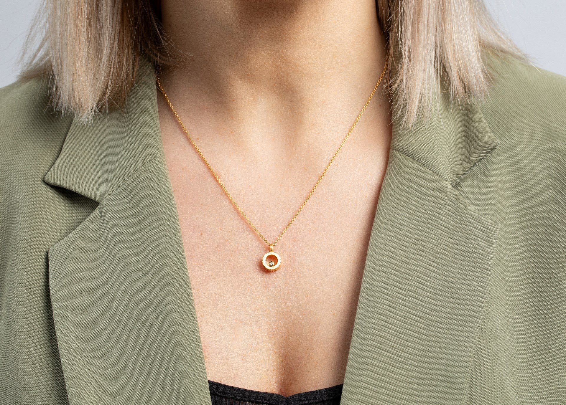 925/- pendant incl. roundanchor, gp satin, dia 0,015ct