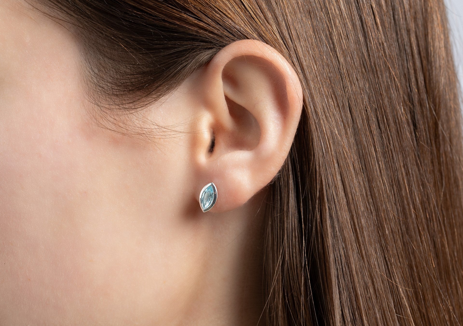 925/- Earrings polished, Topaz Sky blue 1.26ct
