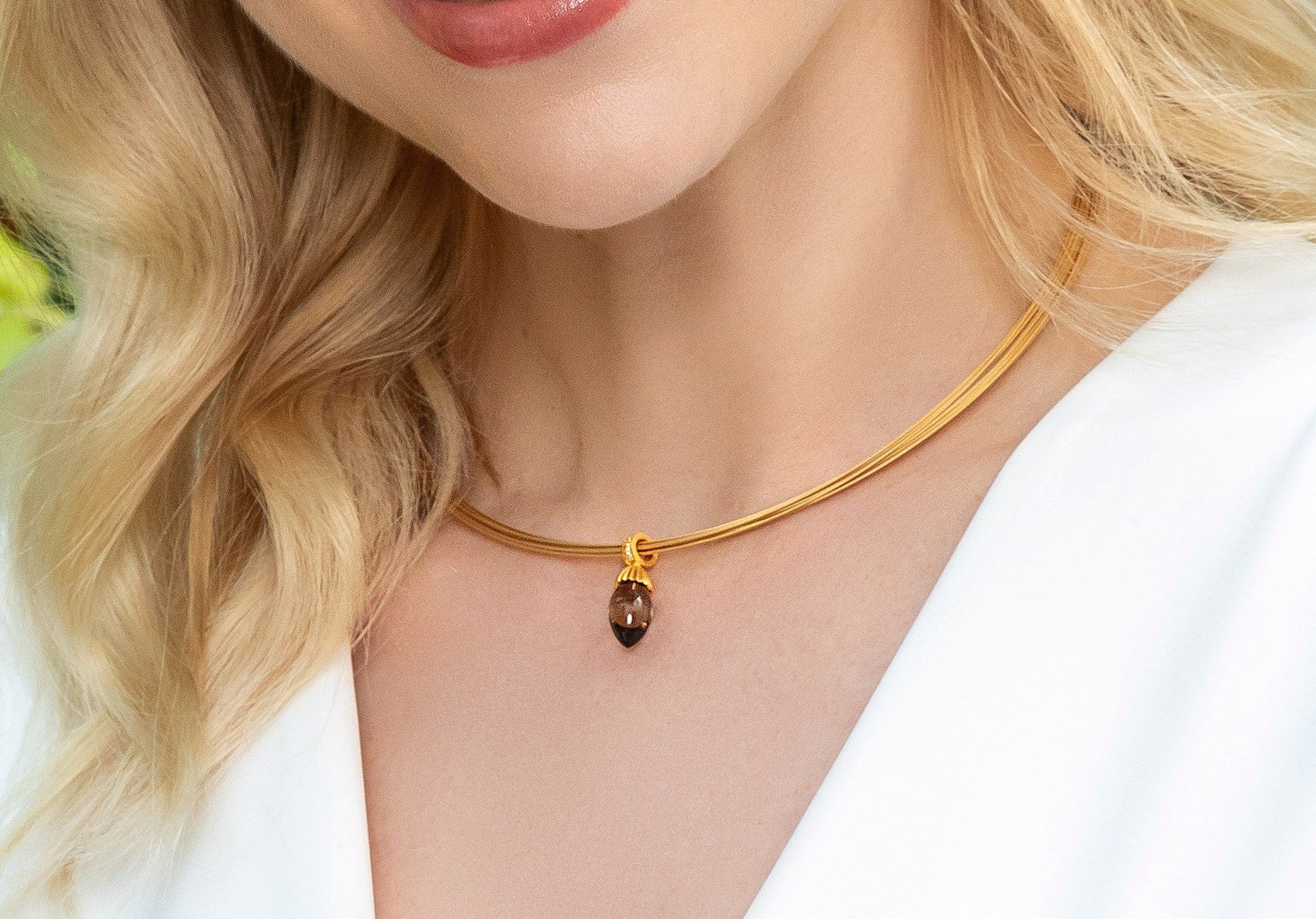 925/- pendant, gp s.blast/pol., sq, white topaz