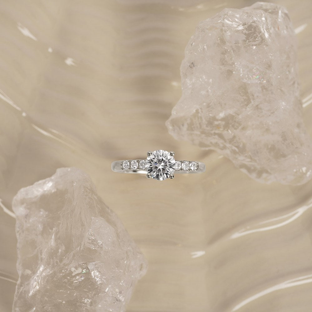LUXURY Classic rund 14kt. guldring m. lab grown diamant 1,2ct TW/VS2
