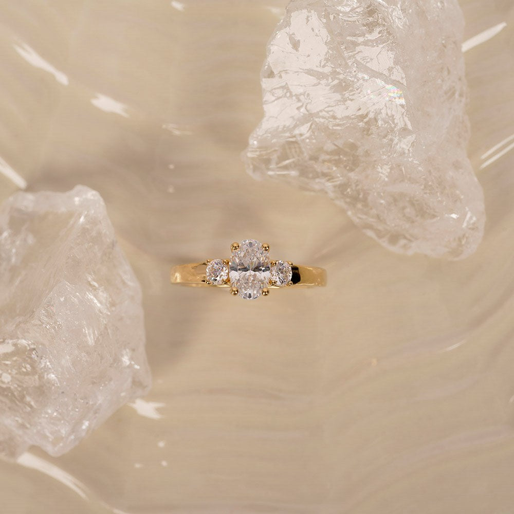 LUXURY Classic oval 14kt. guldring m. lab grown diamant 1,33ct TW/VS2