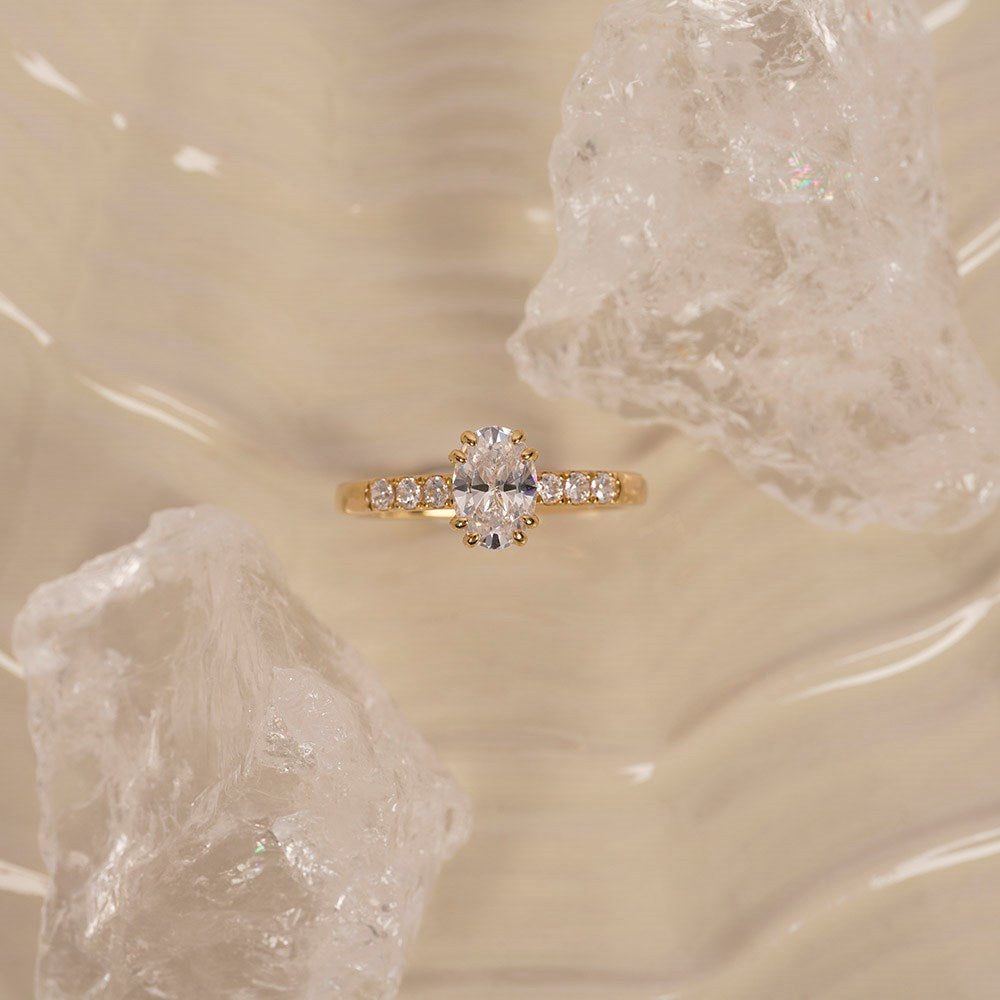 LUXURY Modern oval 14ct. gold ring w. lab grown diamond 1,2ct TW/VS2