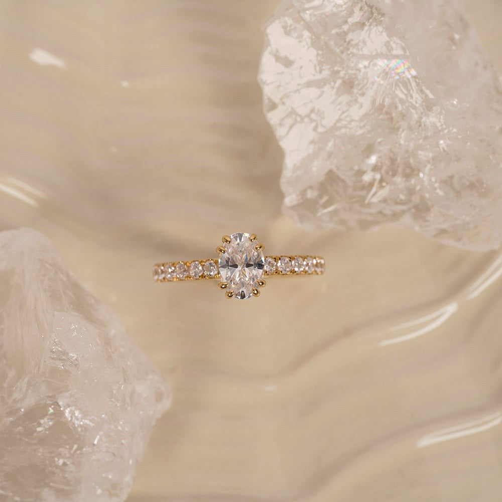 LUXURY Modern oval 14ct. gold ring w. lab grown diamond 1,4ct TW/VS2