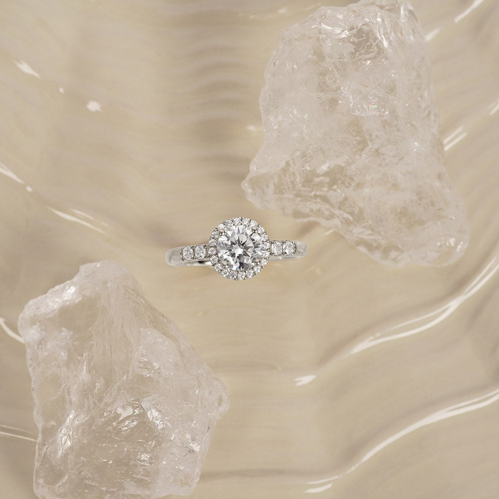 LUXURY Halo rund 14kt. Goldring m. Lab Grown Diamant 1,32ct TW/VS2
