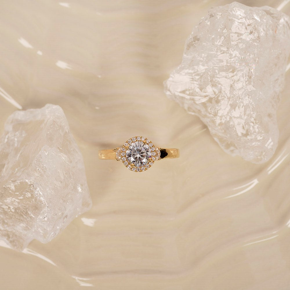 LUXURY Halo round 14ct. gold ring w. lab grown diamond 1,45ct TW/VS2