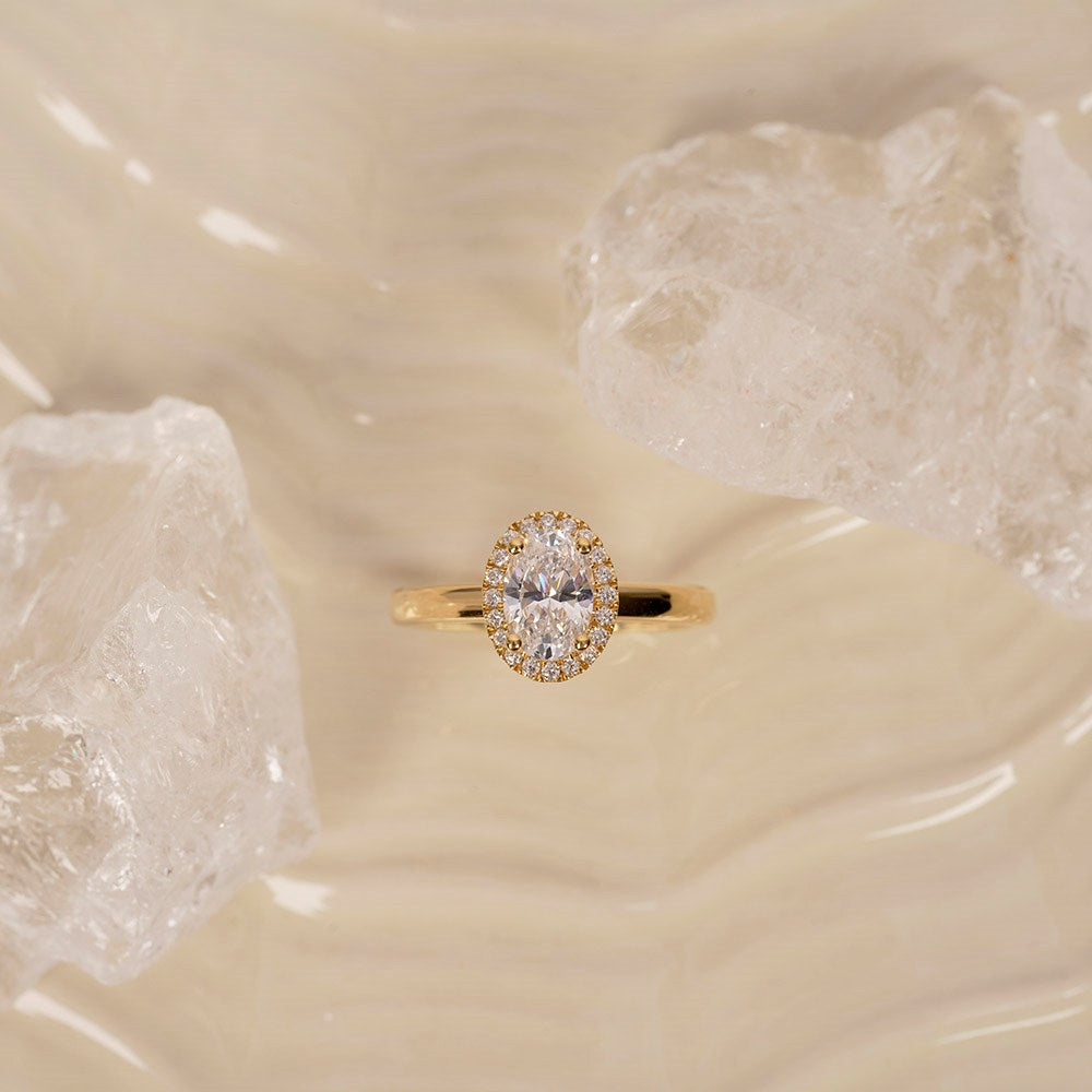 LUXURY Halo oval 14ct. gold ring w. lab grown diamond 1,12ct TW/VS2