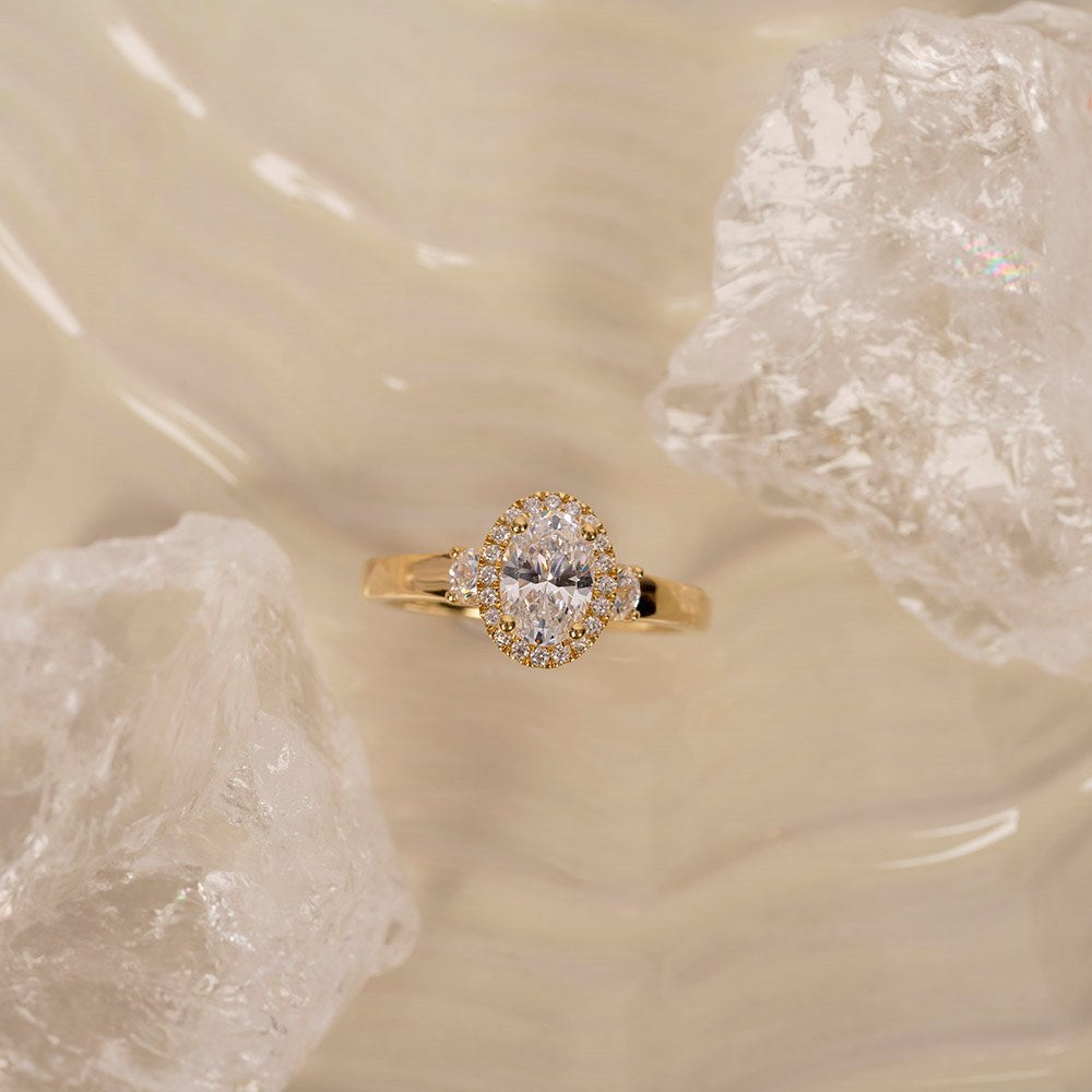 LUXURY Halo oval 14ct. gold ring w. lab grown diamond 1,45ct TW/VS2