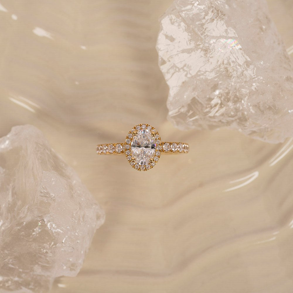 LUXURY Halo oval 14ct. gold ring w. lab grown diamond 1,52ct TW/VS2