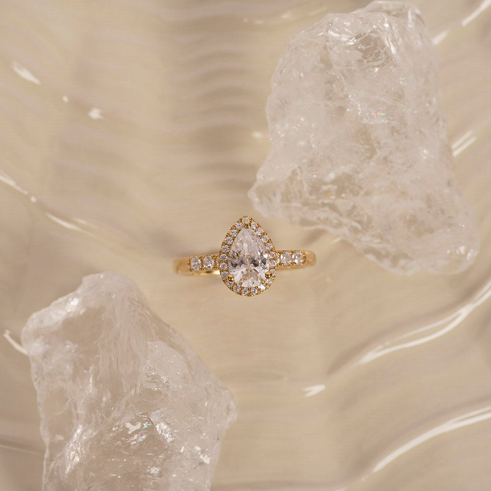 LUXURY Halo drop 14ct. gold ring w. lab grown diamond 1,32ct TW/VS2