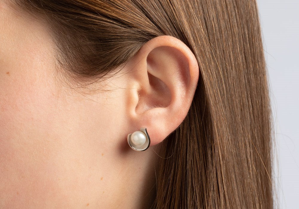 925/- earrings, rho. satin/pol., pearls 4,49ct