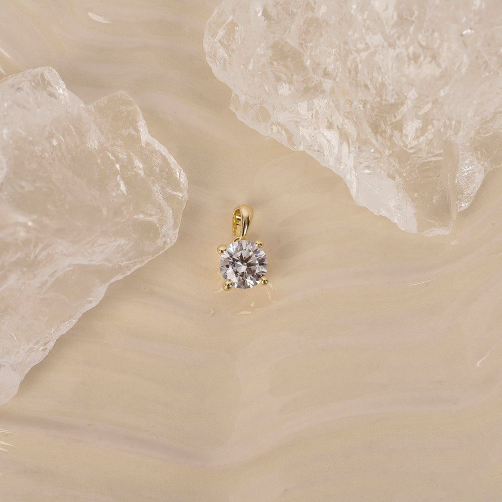 LUXURY 14ct. gold pendant w. lab grown diamond 0,50ct TW/VS2