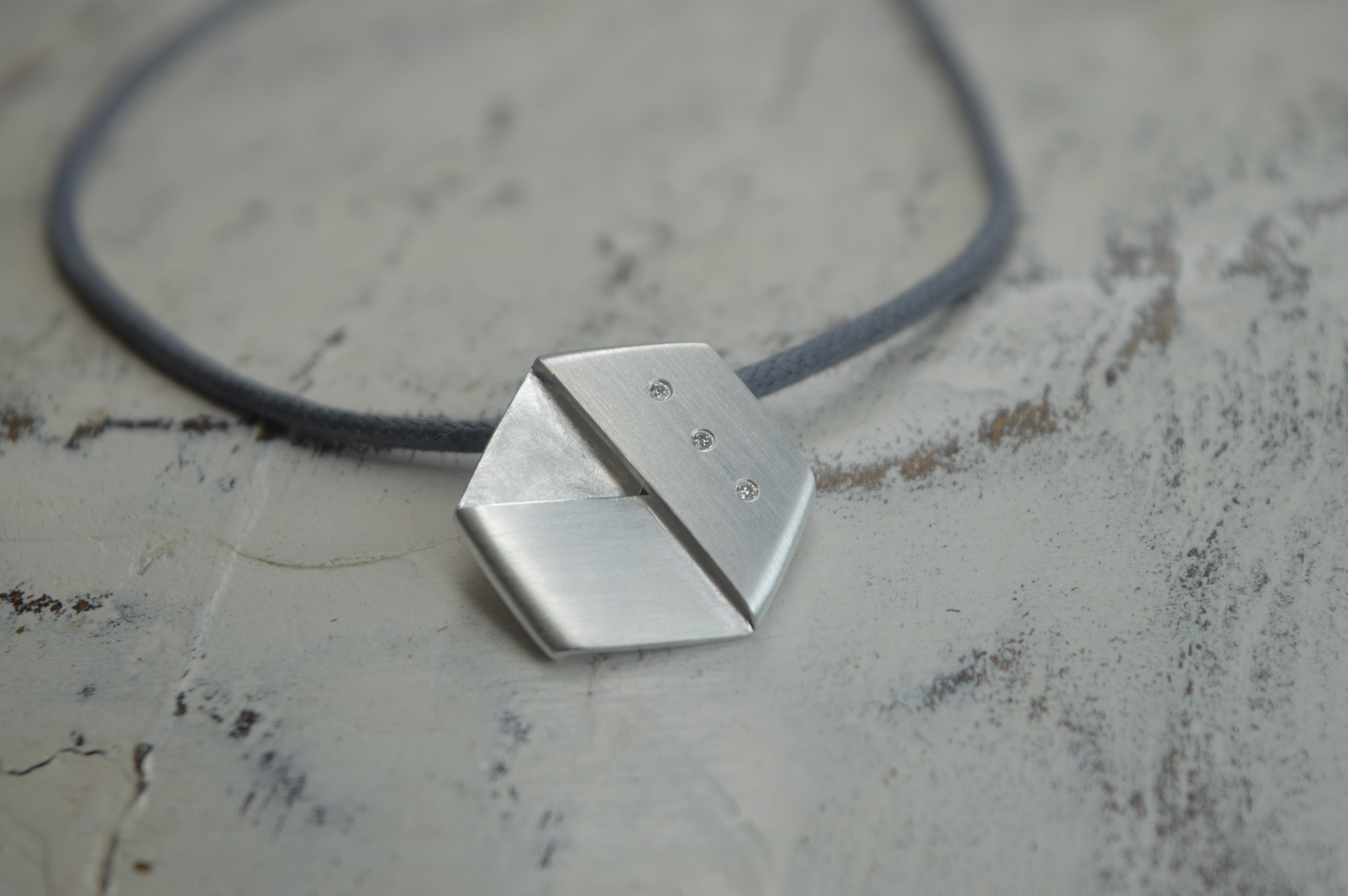 925/- Vedhæng mat/børstet, dia. 0,03CT