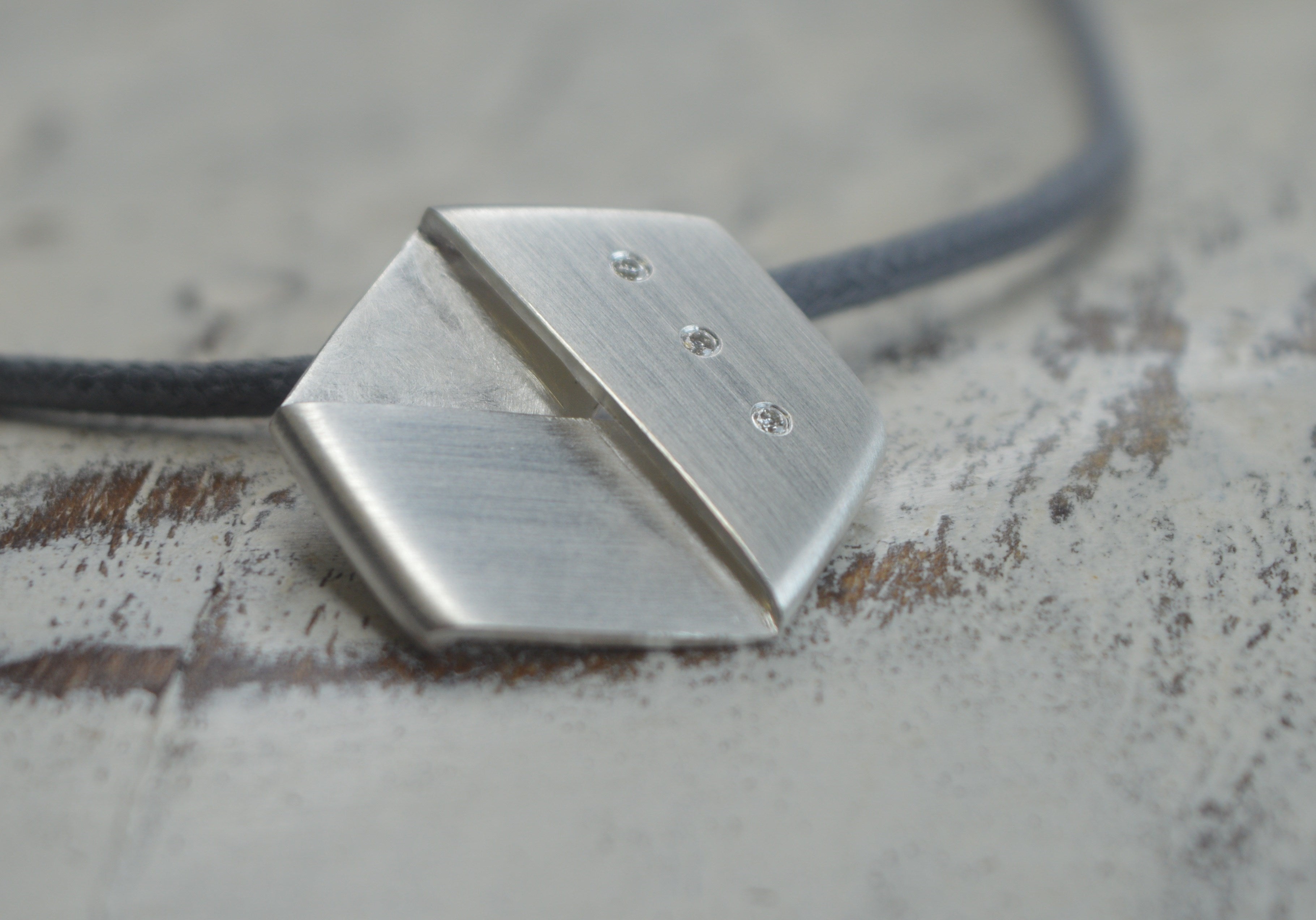 925/- Vedhæng mat/børstet, dia. 0,03CT