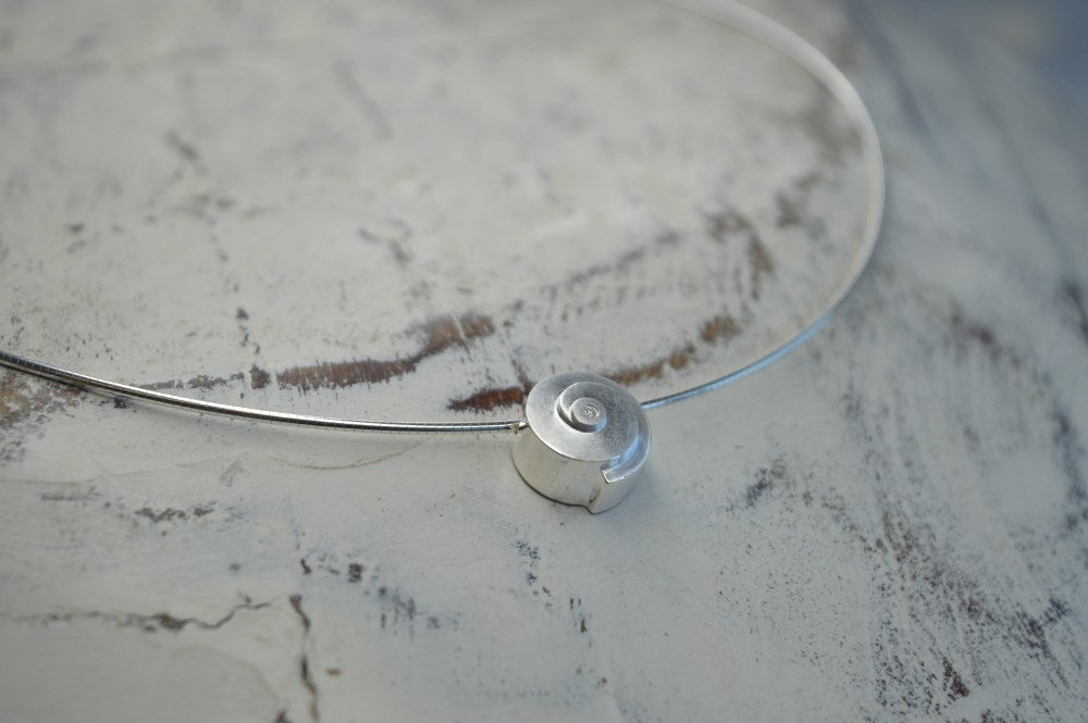 925/- Vedhæng børstet, dia. 0,01CT