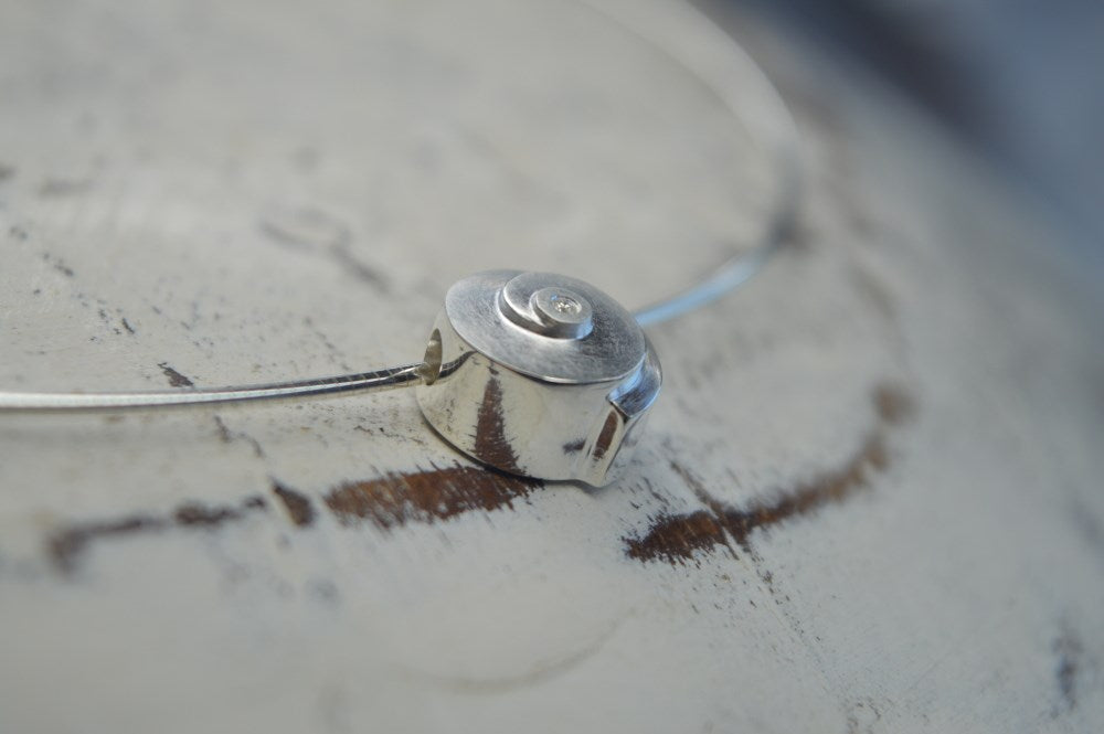 925/- Vedhæng børstet, dia. 0,01CT