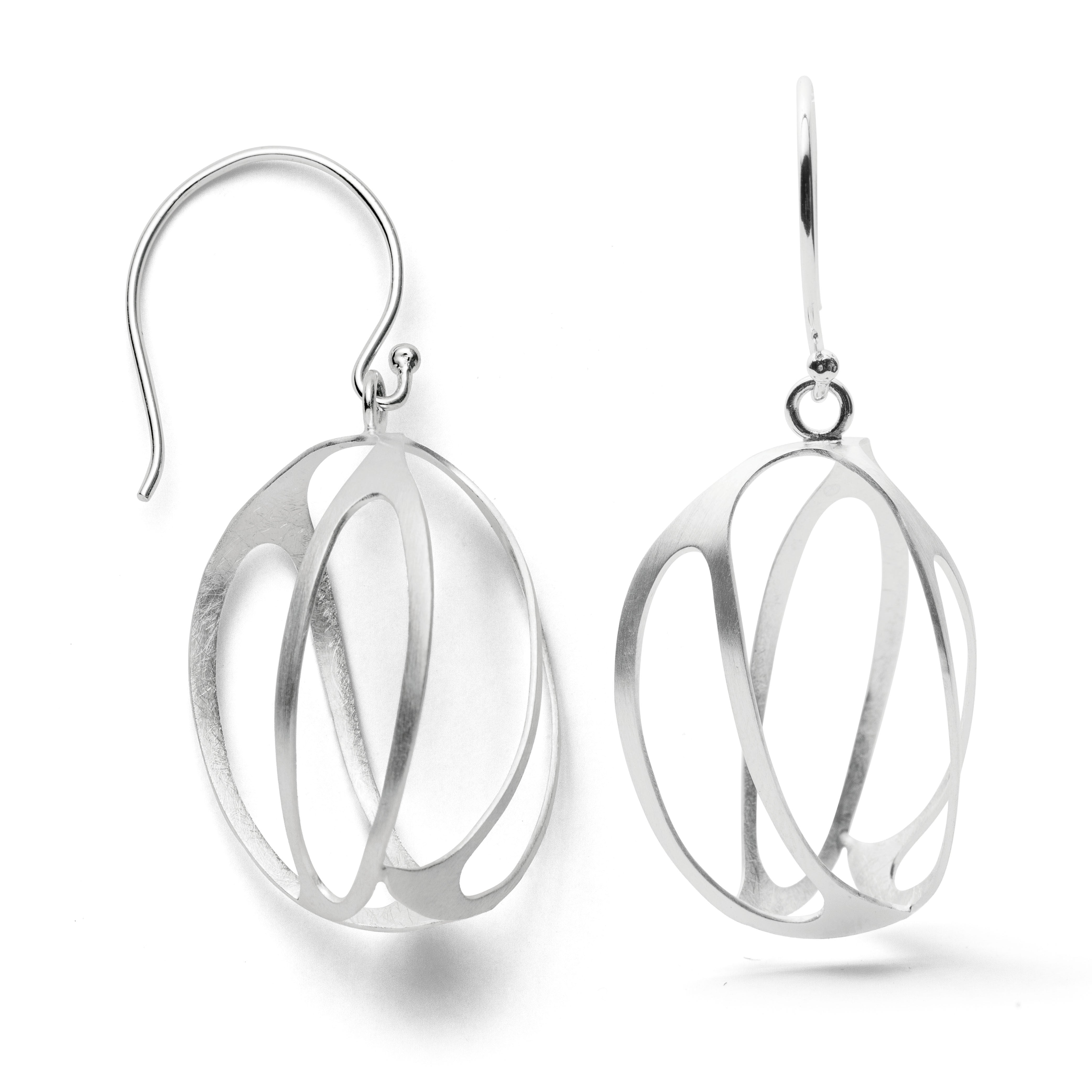 925/- earrrings satin