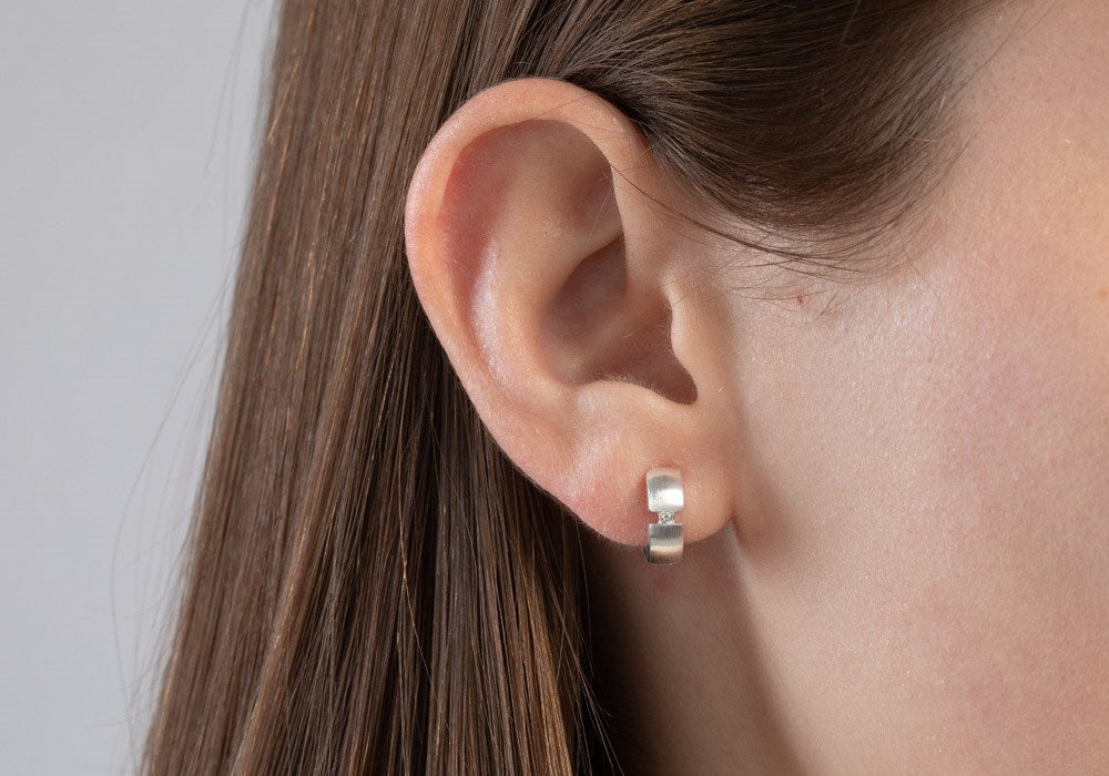 925/- Creole mattiert, Brillant 0,04ct W-SI