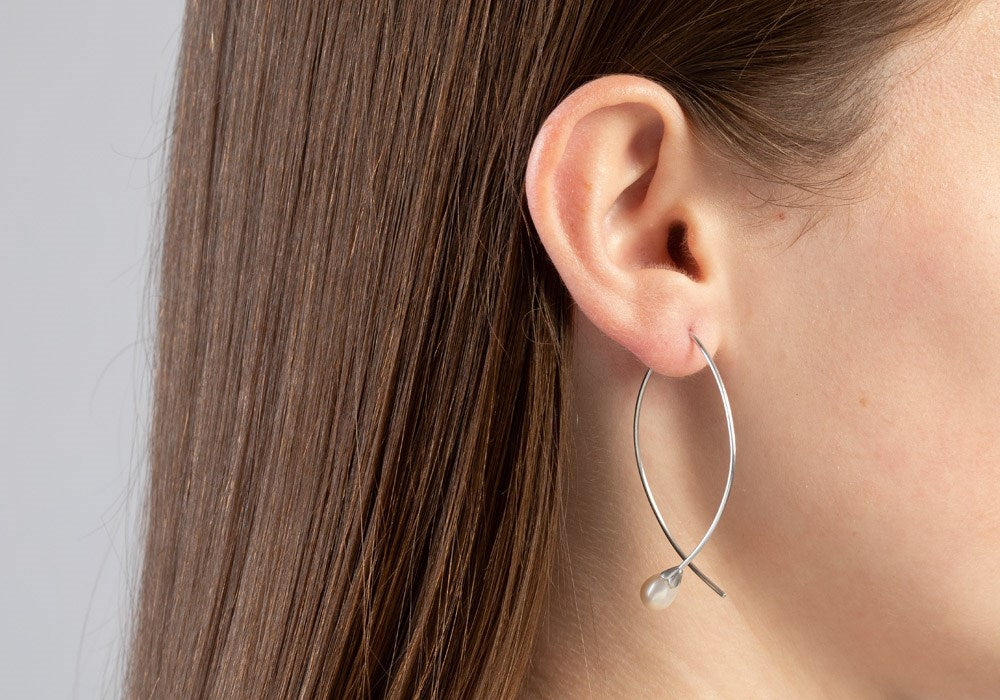 925/- earrings, rho. satin, pearls