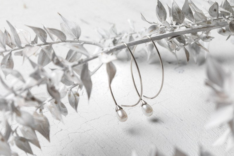925/- earrings, rho. satin, pearls