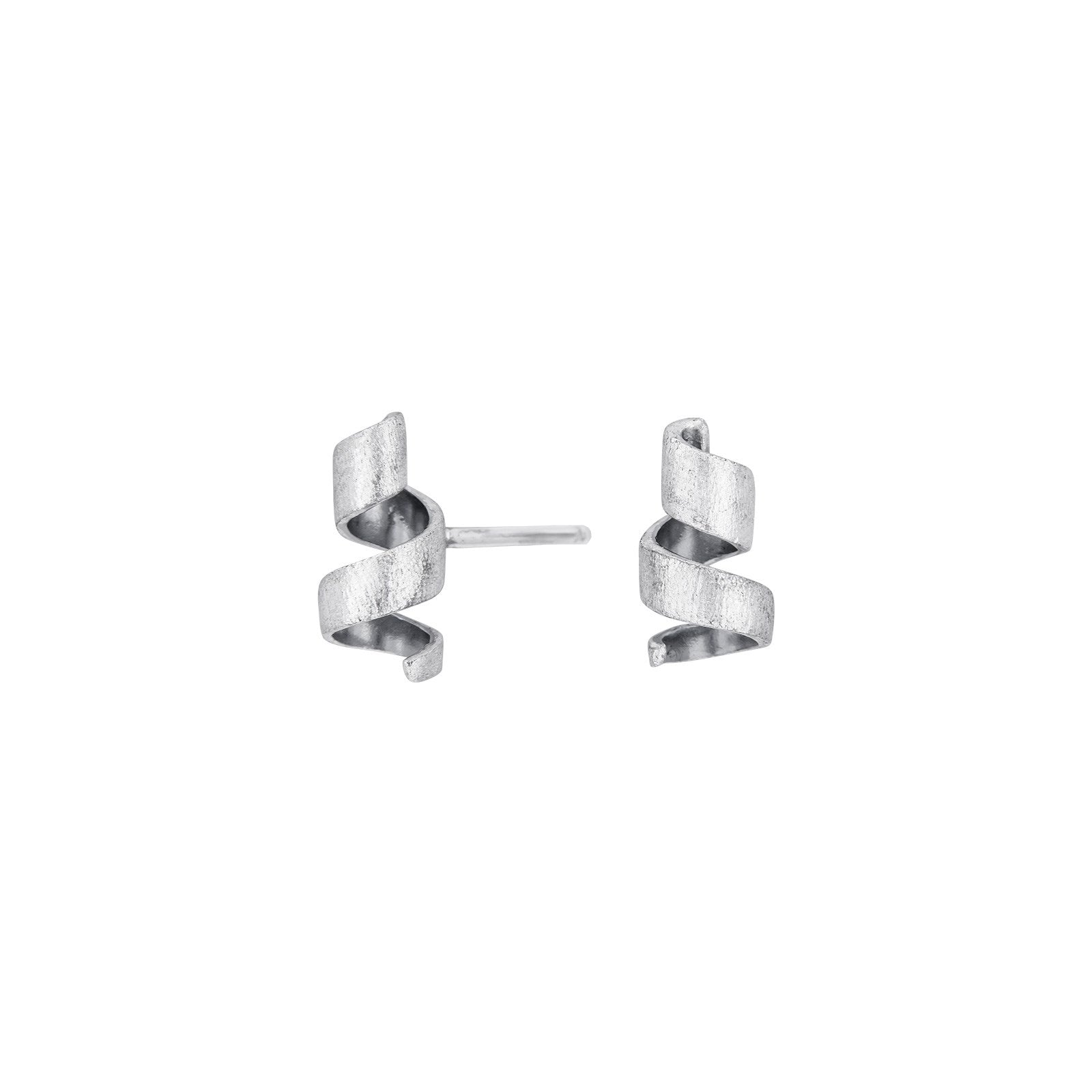 Silver earring with oxidizing