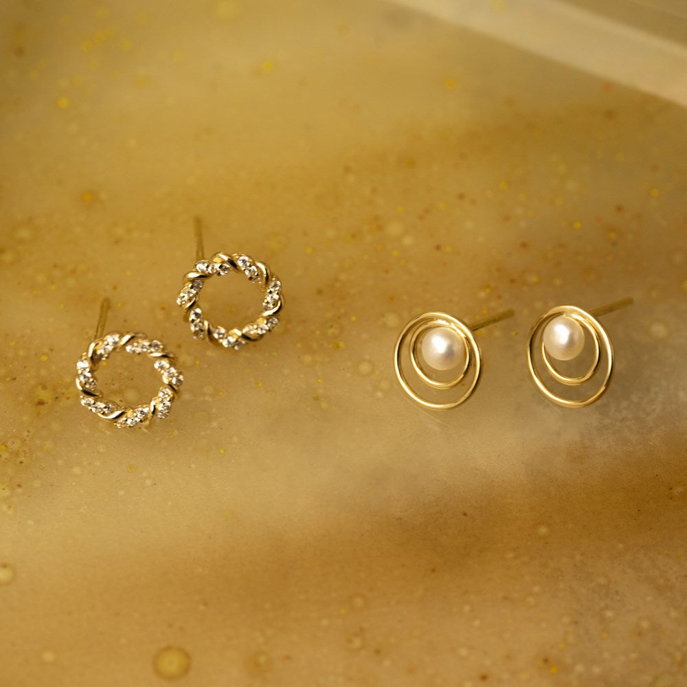 8kt. guldørestikker cirkel m. cz