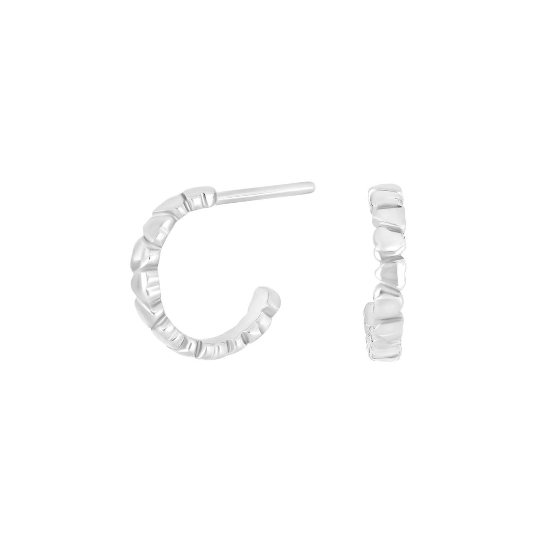 Silberne Creolen mit Herzen