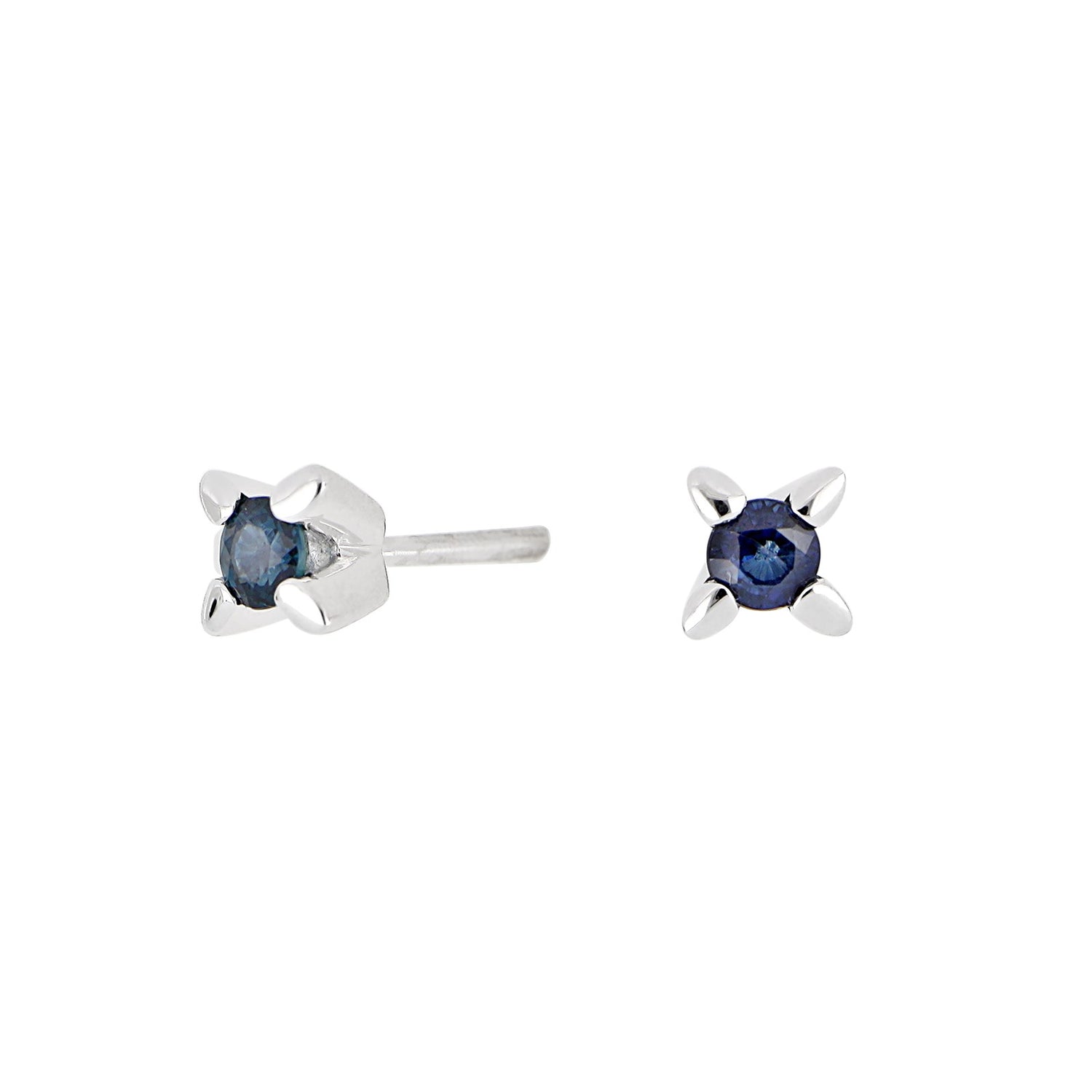 14kt. hvidguldsørestikker m/safir 3mm