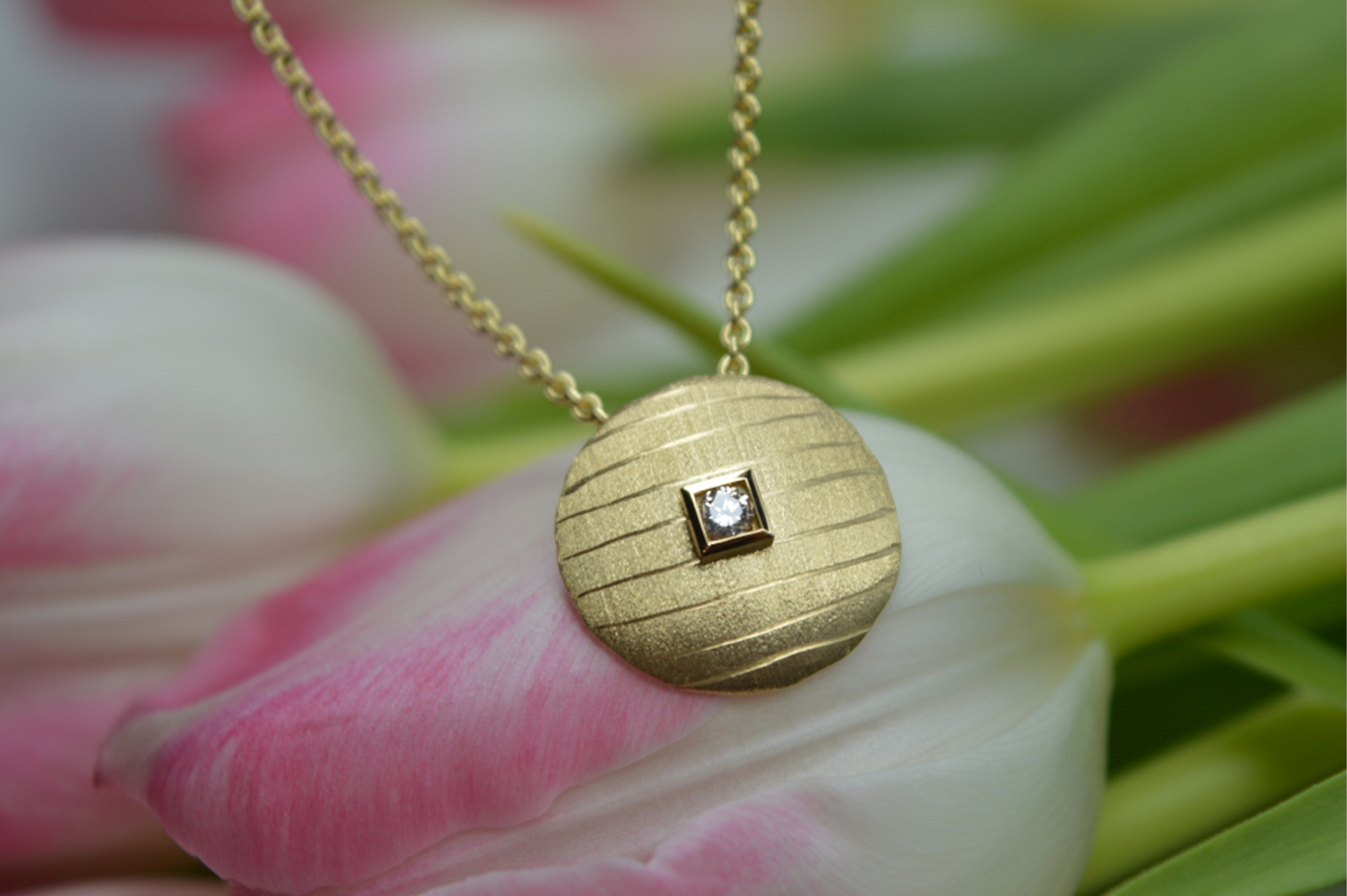 750/- pendant satin/brushed, dia.0,06ct W-SI