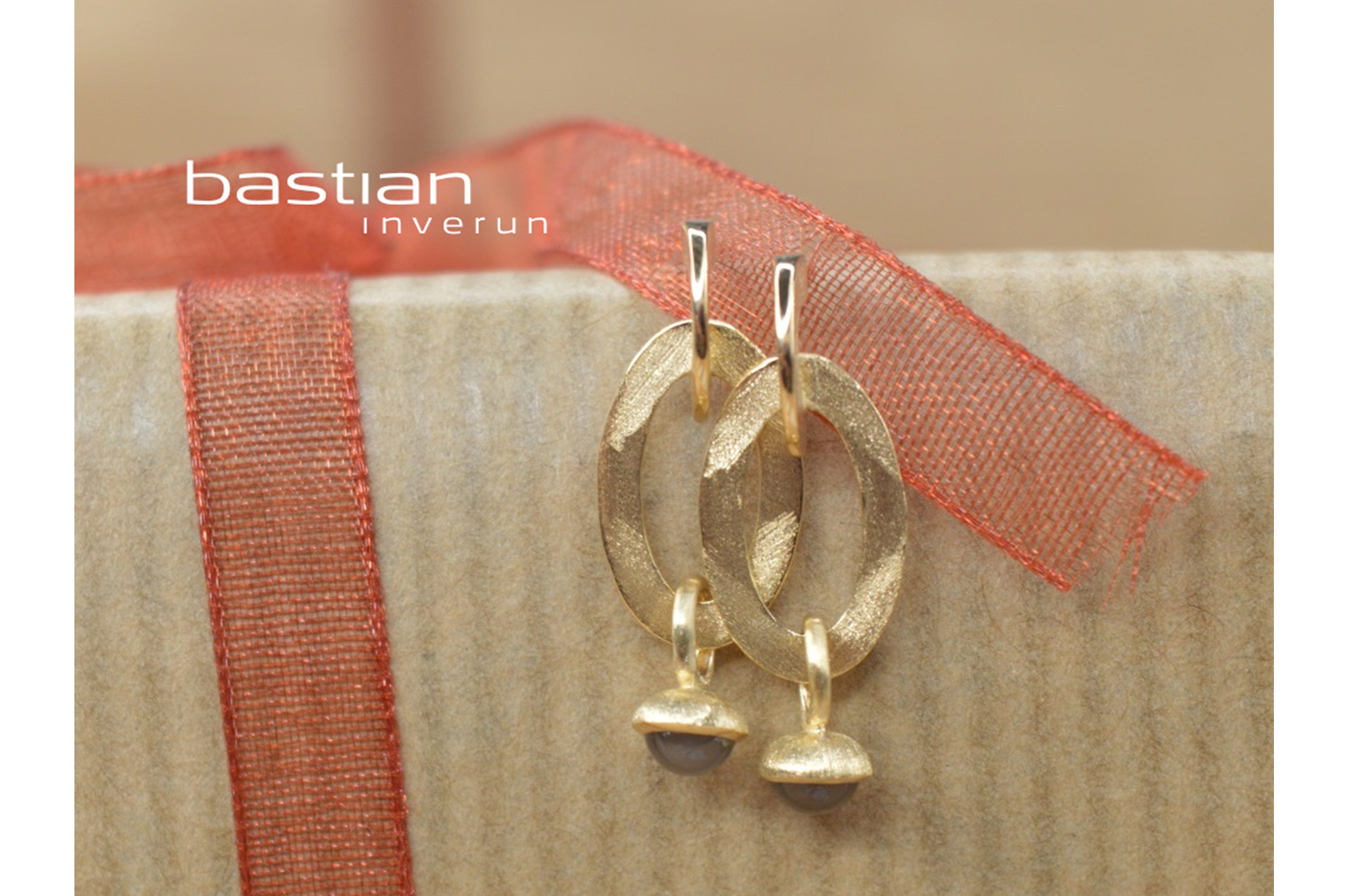 750/- Ohrstecker matt., Mondstein 0,46ct