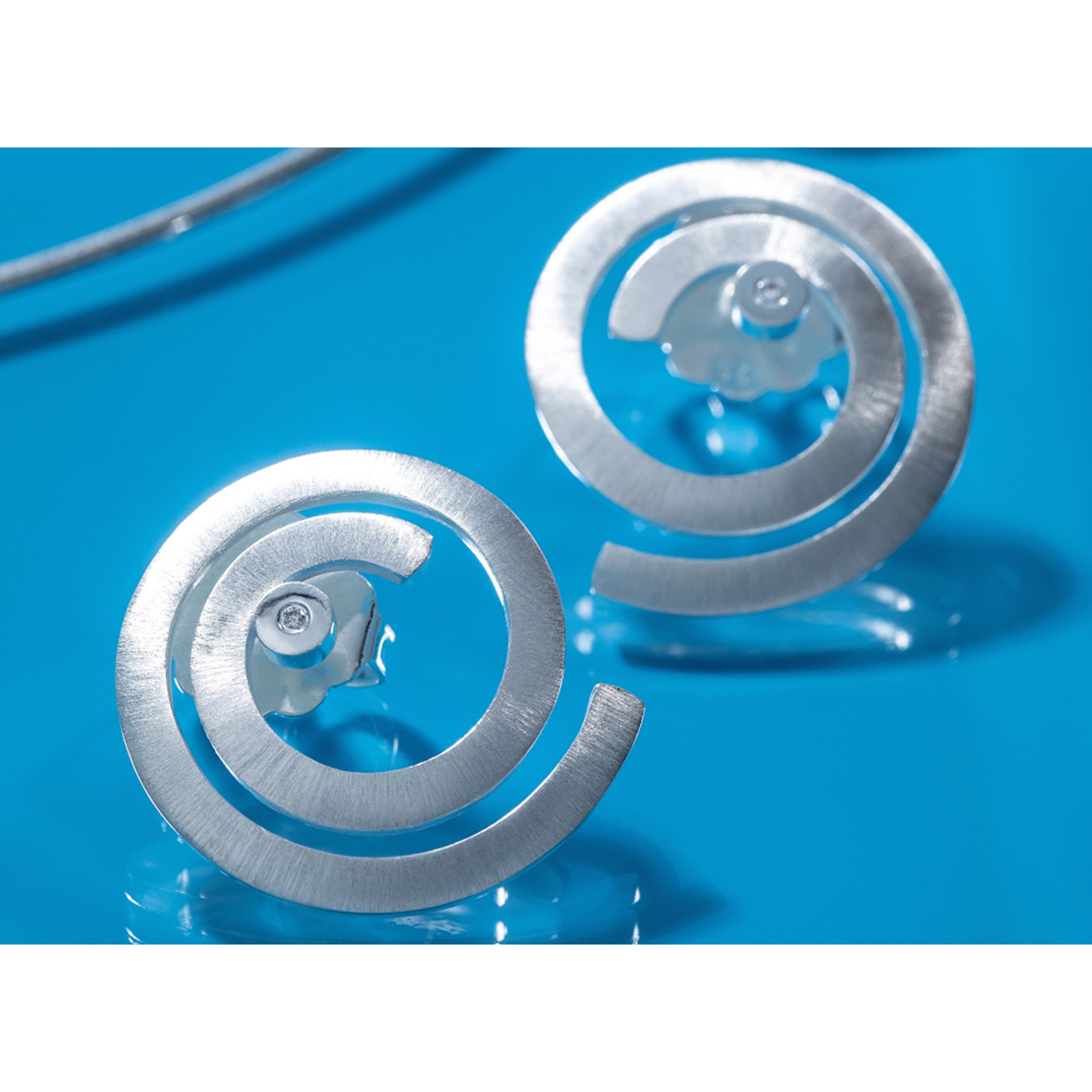 925/- Ørestikker mat/blank, dia.er 0,02ct W-SI