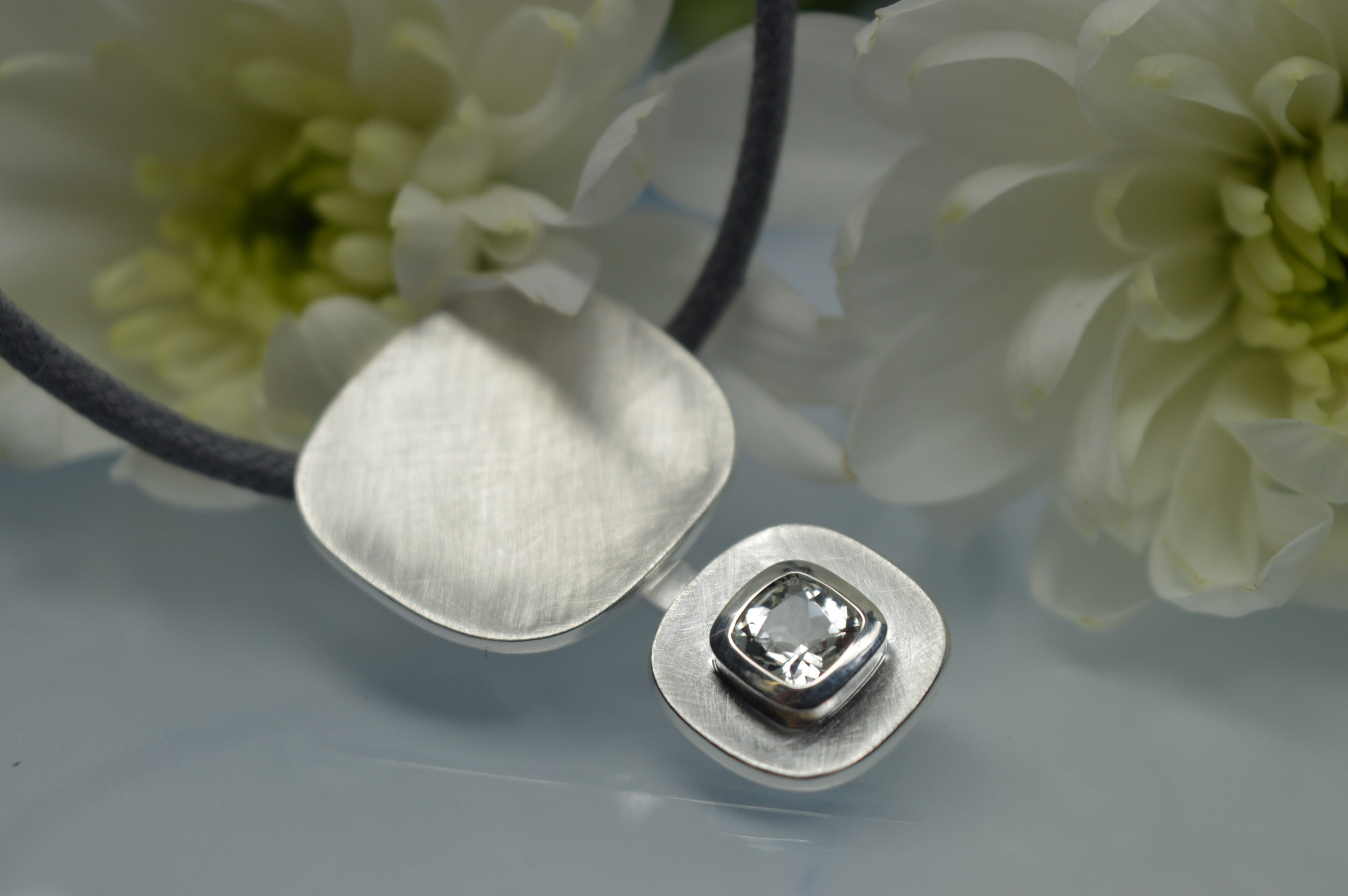 925/- Vedhæng børstet mat/blank hvid topas 0,72ct