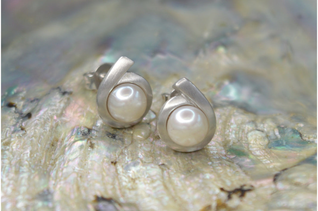 925/- earstud, rho. satin, pearls 2,64ct